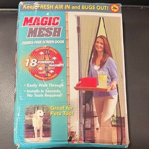 Magic Mesh Hands-Free Screen Door